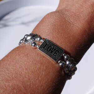 Women`s silver tone love faith hope stretch bracel